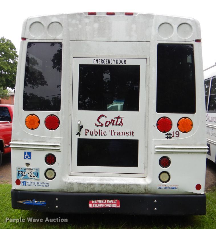 image for item DI0250 2007 Ford E450  shuttle bus