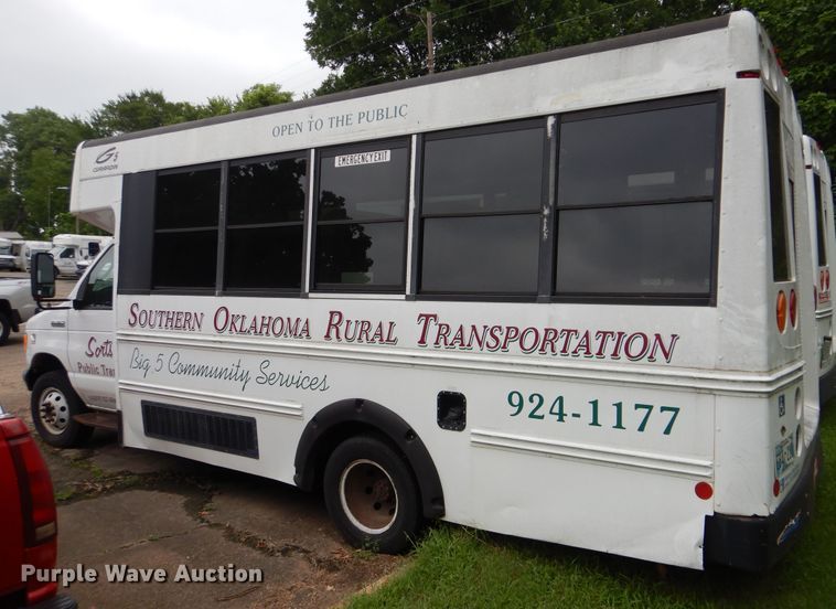 image for item DI0250 2007 Ford E450  shuttle bus