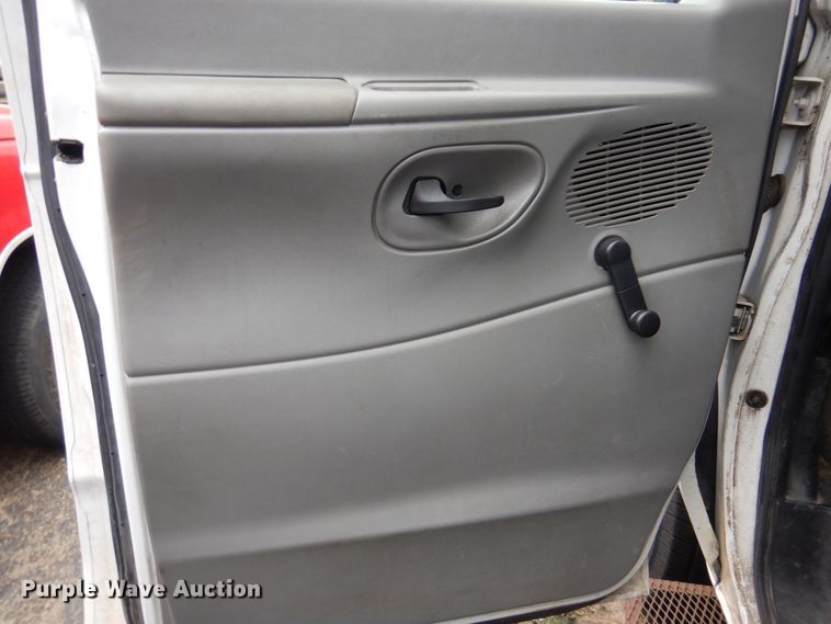 image for item DI0250 2007 Ford E450  shuttle bus