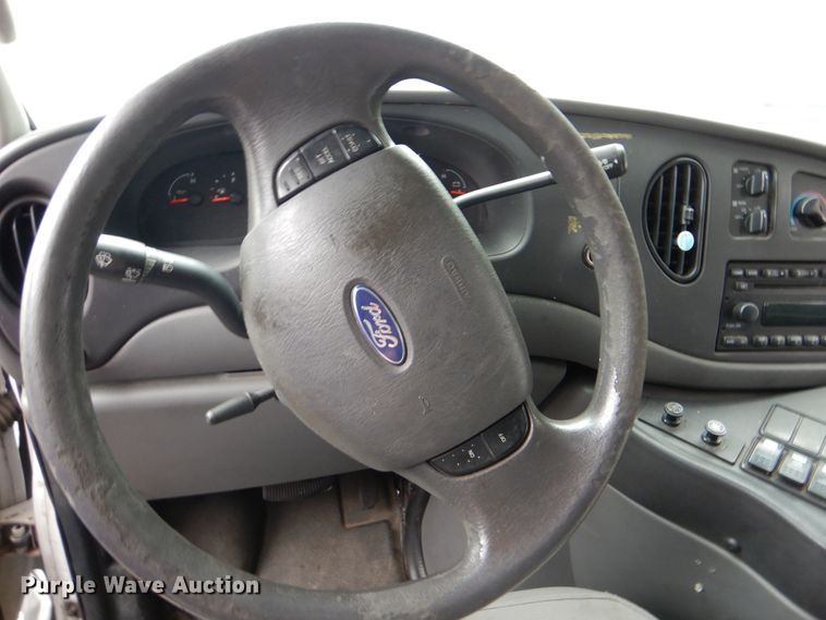 image for item DI0250 2007 Ford E450  shuttle bus