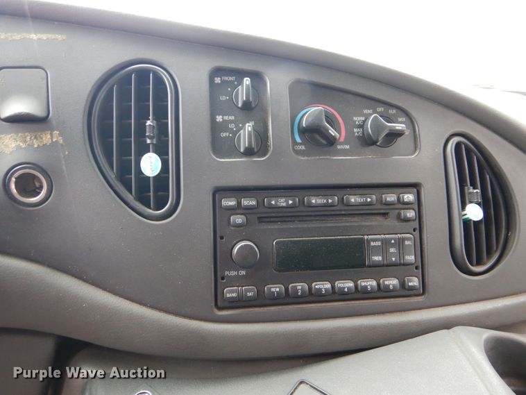 image for item DI0250 2007 Ford E450  shuttle bus
