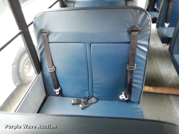 image for item DI0250 2007 Ford E450  shuttle bus