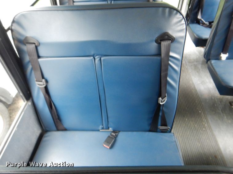 image for item DI0250 2007 Ford E450  shuttle bus