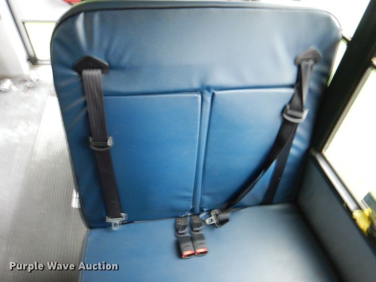 image for item DI0250 2007 Ford E450  shuttle bus