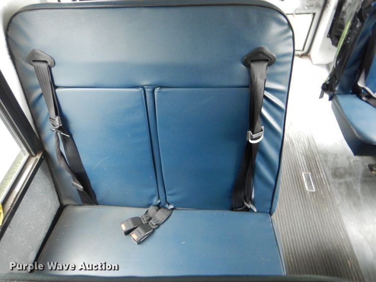 image for item DI0250 2007 Ford E450  shuttle bus