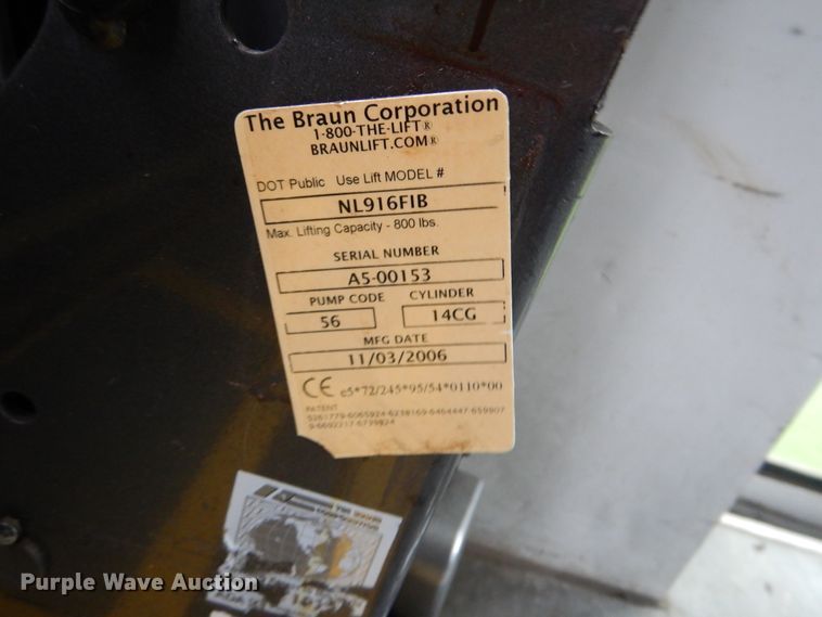 image for item DI0250 2007 Ford E450  shuttle bus