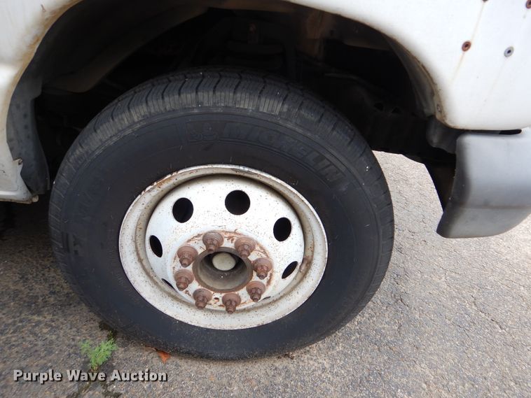 image for item DI0250 2007 Ford E450  shuttle bus