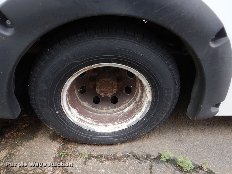 image for item DI0250 2007 Ford E450  shuttle bus