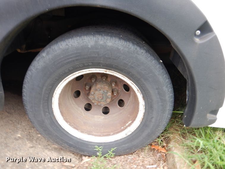 image for item DI0250 2007 Ford E450  shuttle bus