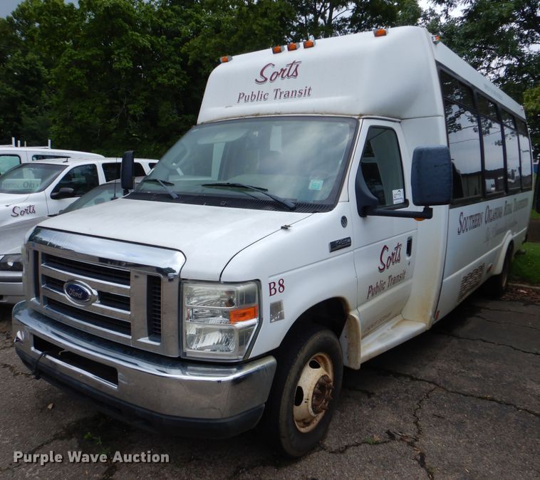image for item DI0251 2009 Ford E450  shuttle bus