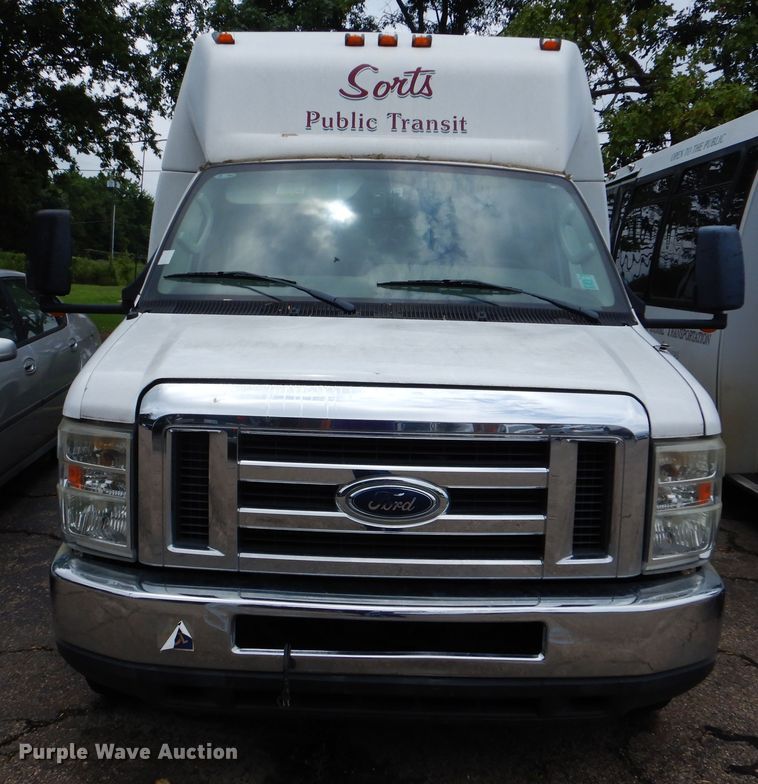 image for item DI0251 2009 Ford E450  shuttle bus