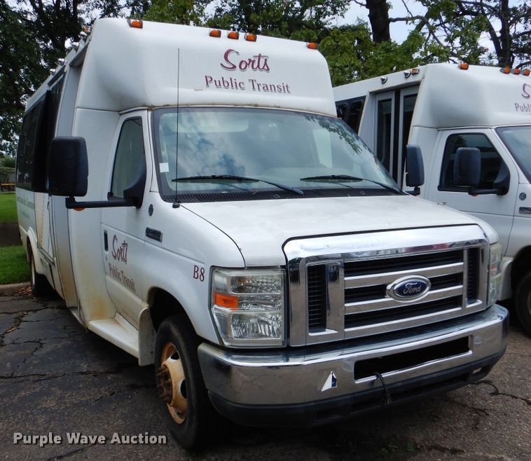 image for item DI0251 2009 Ford E450  shuttle bus