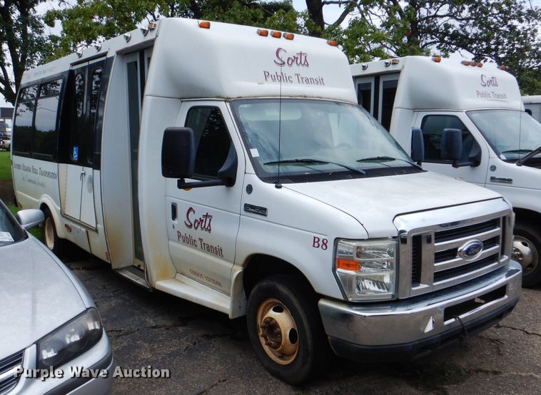 image for item DI0251 2009 Ford E450  shuttle bus