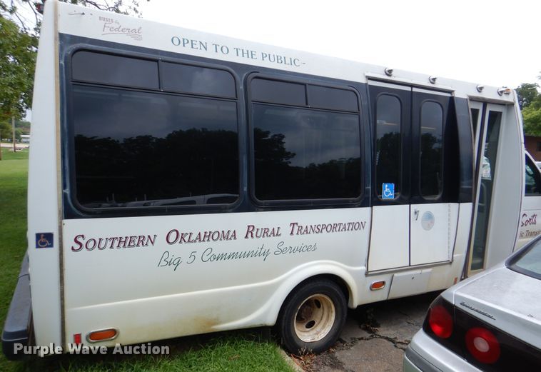 image for item DI0251 2009 Ford E450  shuttle bus