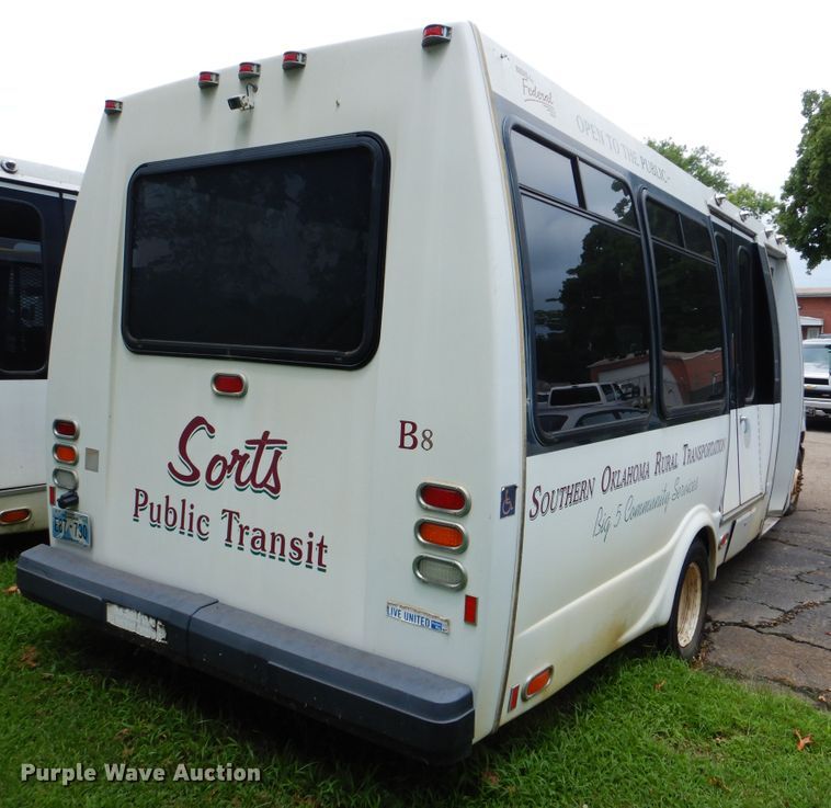 image for item DI0251 2009 Ford E450  shuttle bus