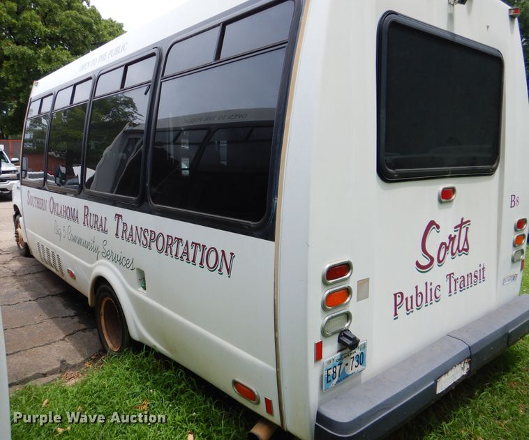 image for item DI0251 2009 Ford E450  shuttle bus