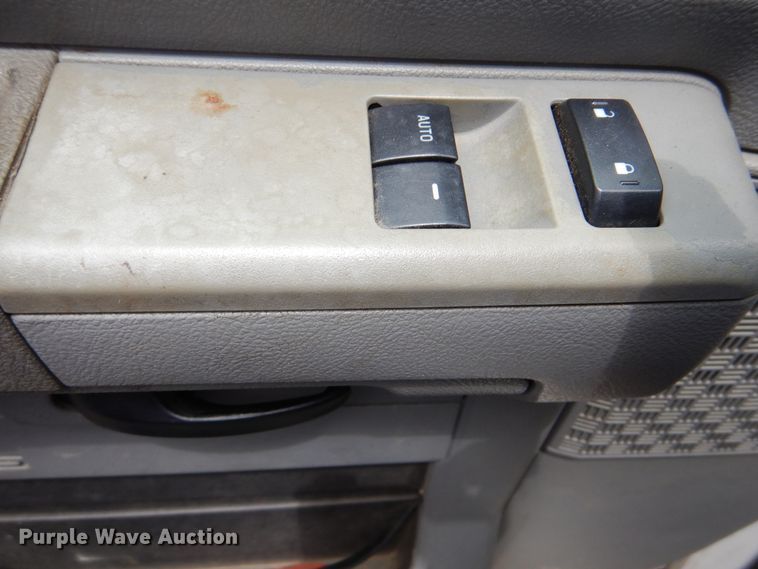 image for item DI0251 2009 Ford E450  shuttle bus