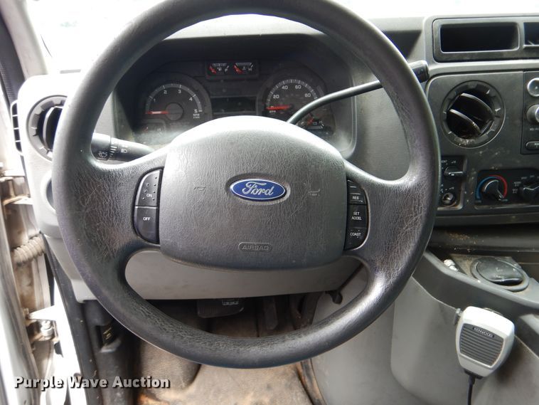 image for item DI0251 2009 Ford E450  shuttle bus