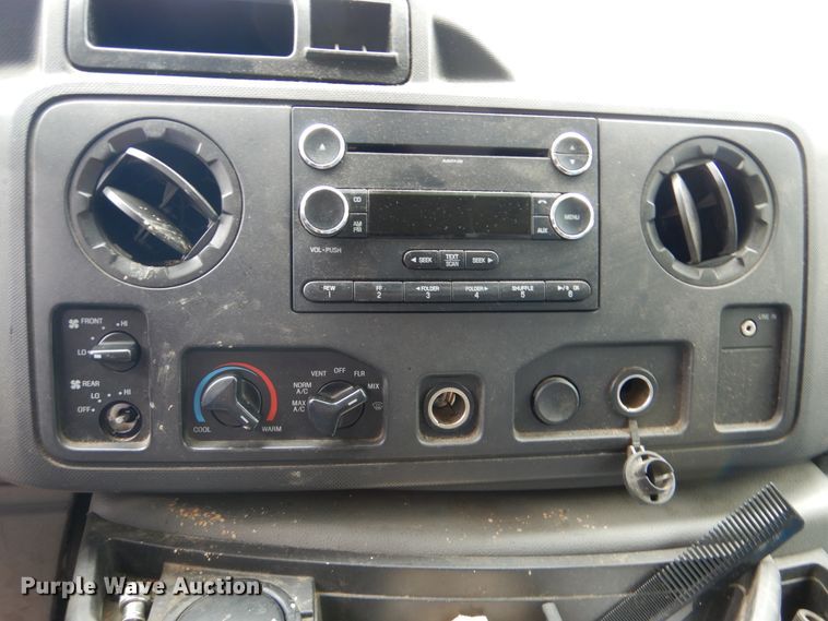 image for item DI0251 2009 Ford E450  shuttle bus