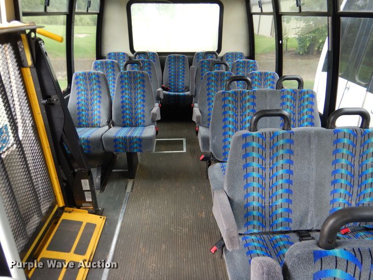 image for item DI0251 2009 Ford E450  shuttle bus