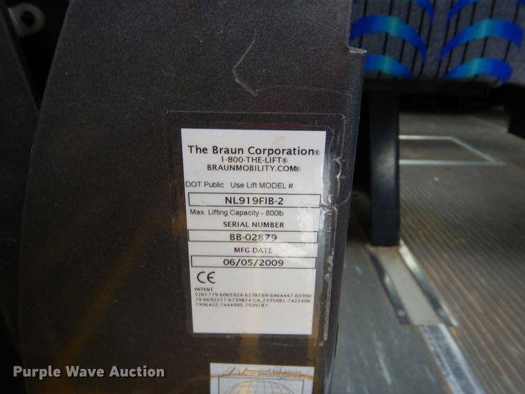 image for item DI0251 2009 Ford E450  shuttle bus