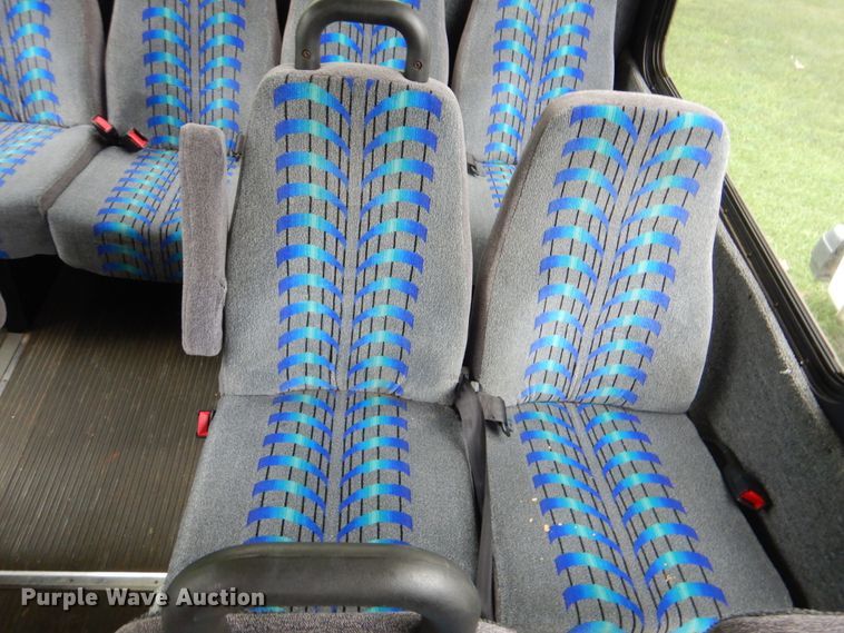 image for item DI0251 2009 Ford E450  shuttle bus