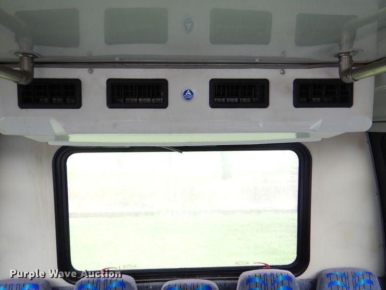 image for item DI0251 2009 Ford E450  shuttle bus