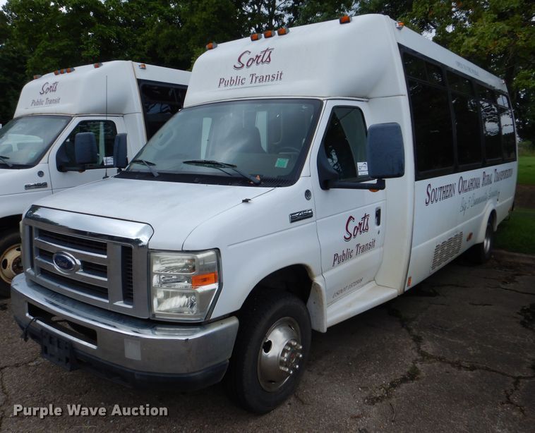 image for item DI0252 2009 Ford E450  shuttle bus