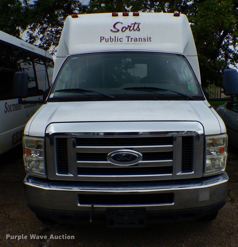 image for item DI0252 2009 Ford E450  shuttle bus