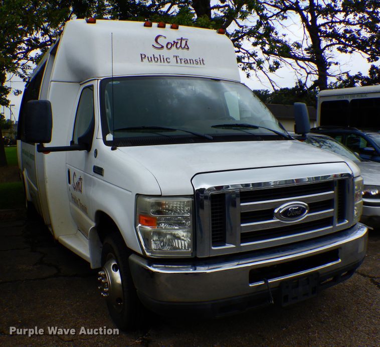 image for item DI0252 2009 Ford E450  shuttle bus