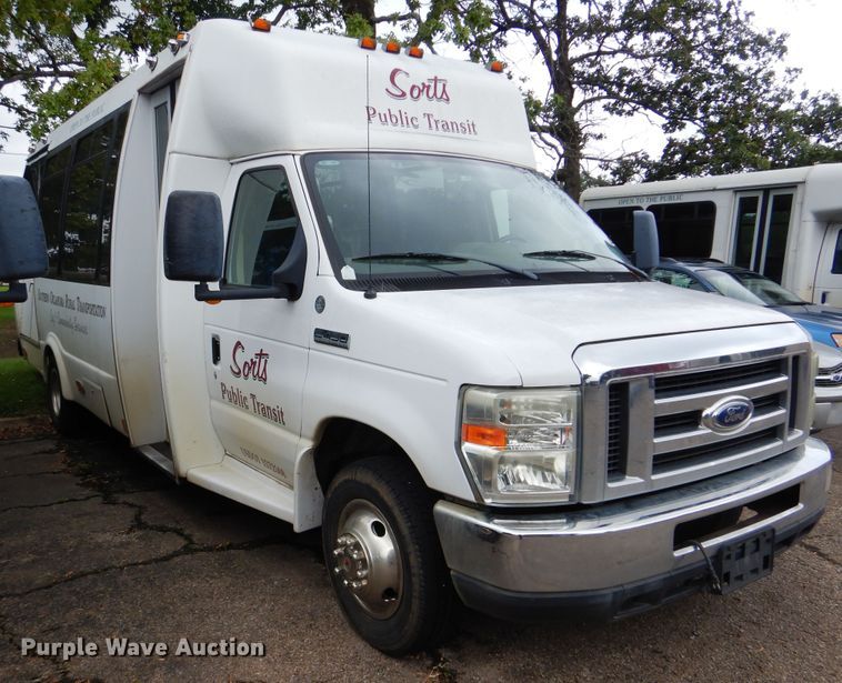 image for item DI0252 2009 Ford E450  shuttle bus