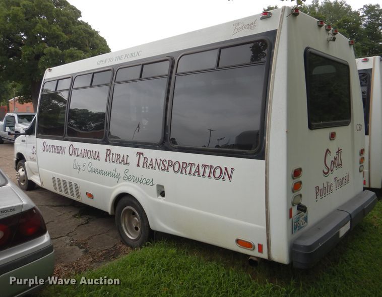 image for item DI0252 2009 Ford E450  shuttle bus