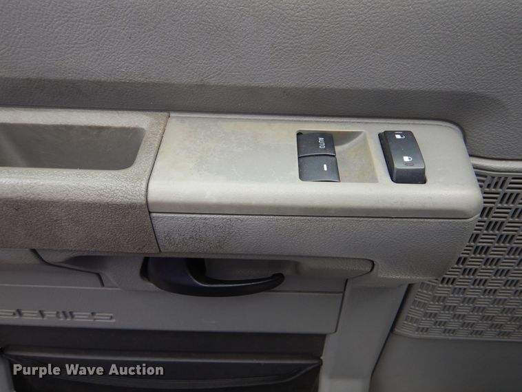 image for item DI0252 2009 Ford E450  shuttle bus