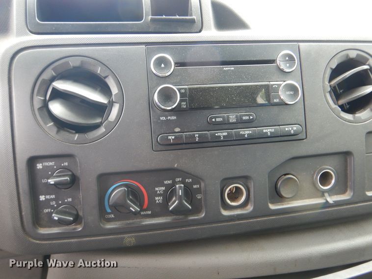 image for item DI0252 2009 Ford E450  shuttle bus