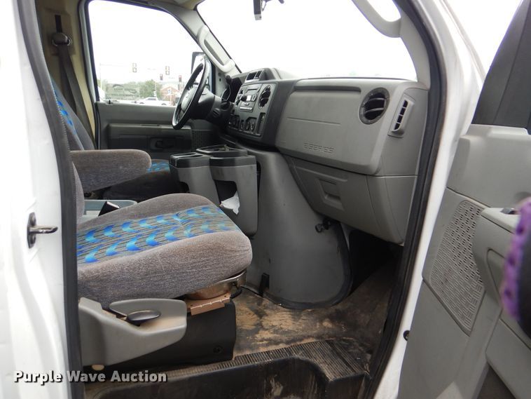 image for item DI0252 2009 Ford E450  shuttle bus