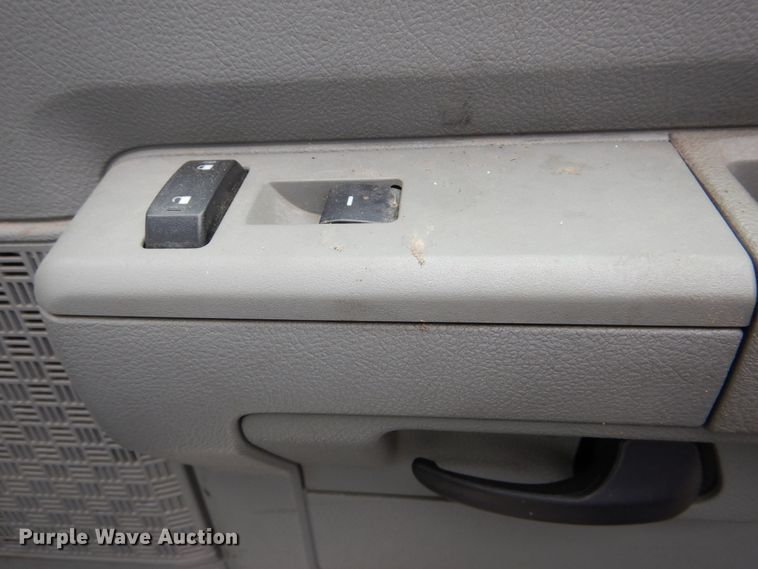 image for item DI0252 2009 Ford E450  shuttle bus