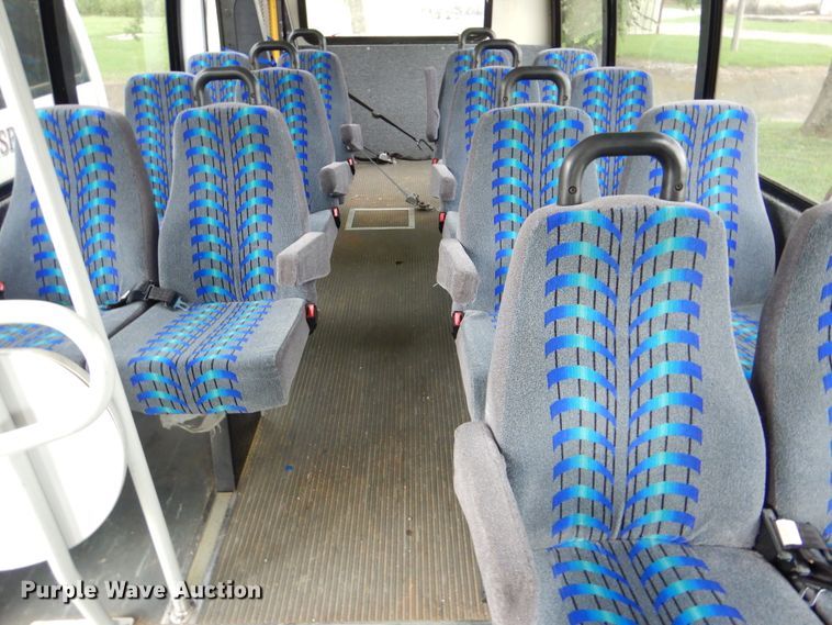 image for item DI0252 2009 Ford E450  shuttle bus