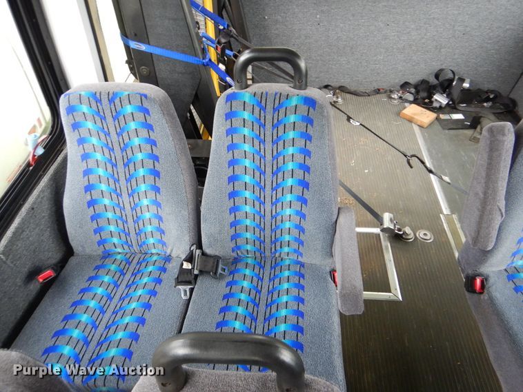 image for item DI0252 2009 Ford E450  shuttle bus