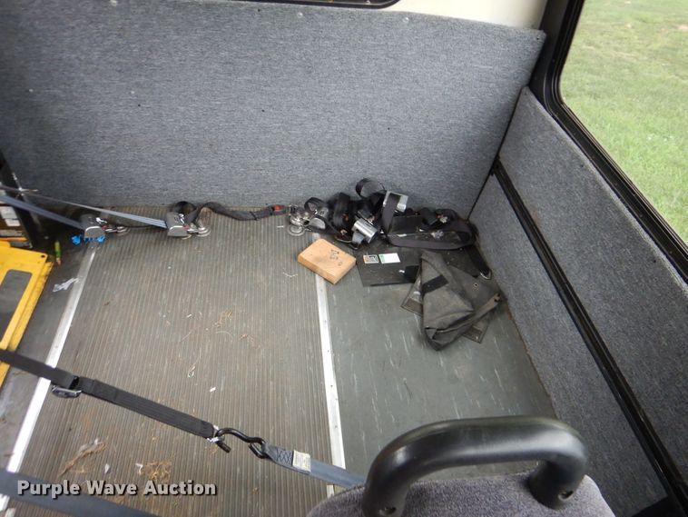 image for item DI0252 2009 Ford E450  shuttle bus