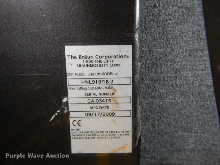 image for item DI0252 2009 Ford E450  shuttle bus