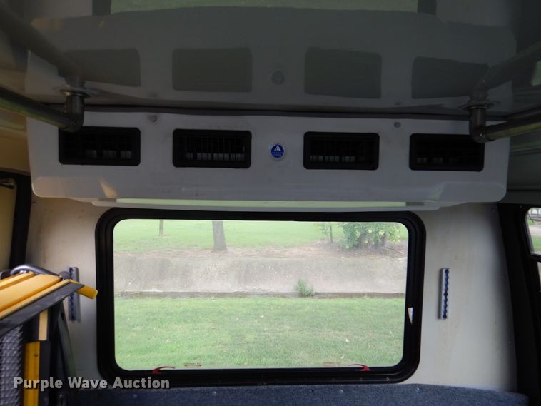 image for item DI0252 2009 Ford E450  shuttle bus