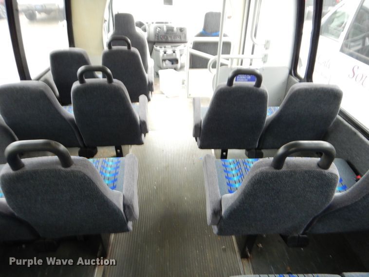 image for item DI0252 2009 Ford E450  shuttle bus