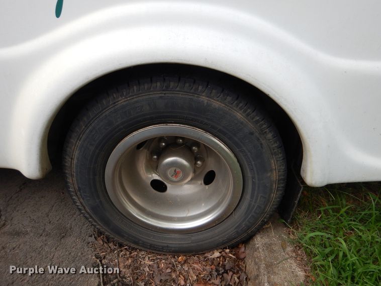 image for item DI0252 2009 Ford E450  shuttle bus