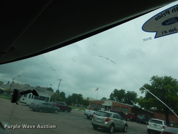 image for item DI0253 2006 Ford E350 Super Duty  shuttle bus