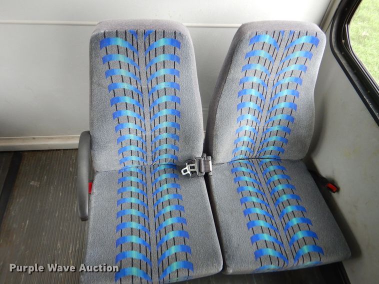 image for item DI0253 2006 Ford E350 Super Duty  shuttle bus