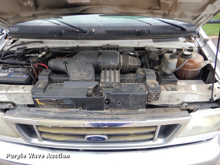 image for item DI0253 2006 Ford E350 Super Duty  shuttle bus