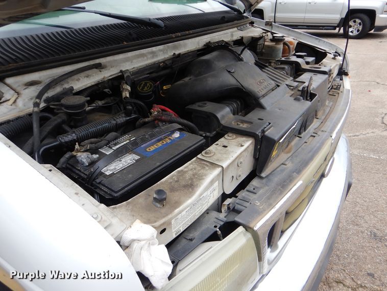 image for item DI0253 2006 Ford E350 Super Duty  shuttle bus