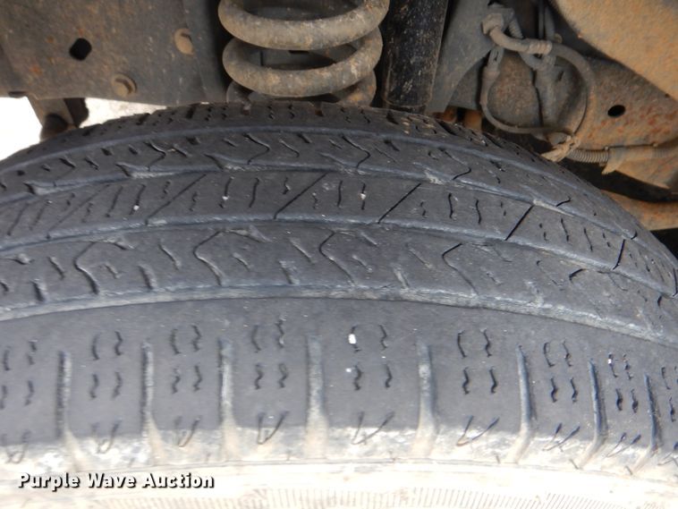 image for item DI0253 2006 Ford E350 Super Duty  shuttle bus