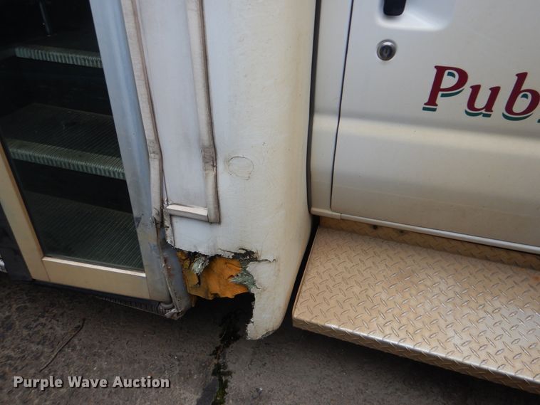 image for item DI0253 2006 Ford E350 Super Duty  shuttle bus