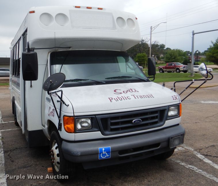 image for item DI0254 2007 Ford E450  shuttle bus